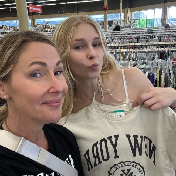 Meet your Posher, Becca - Picture 12 of 13